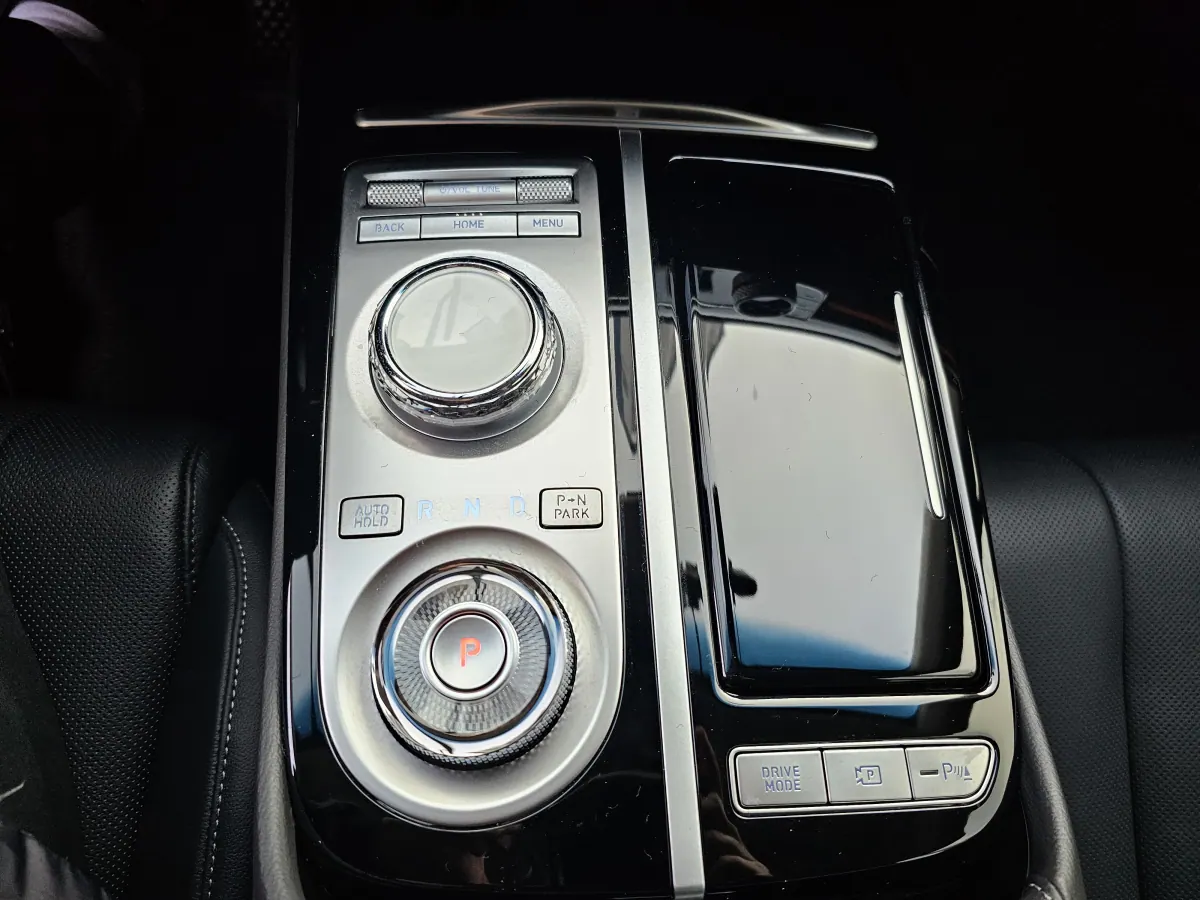 Genesis G80 Limousine – Details